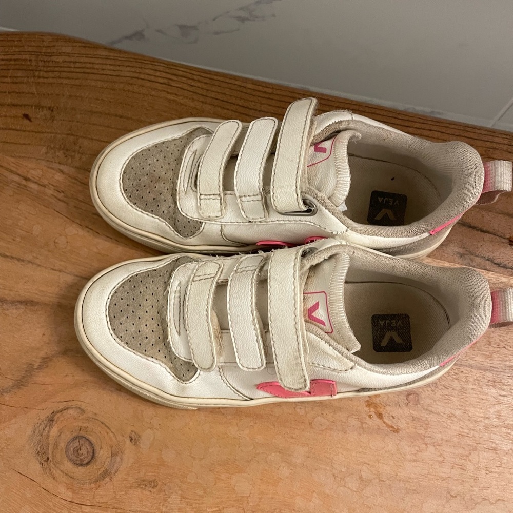 Veja girls sneaker size 31